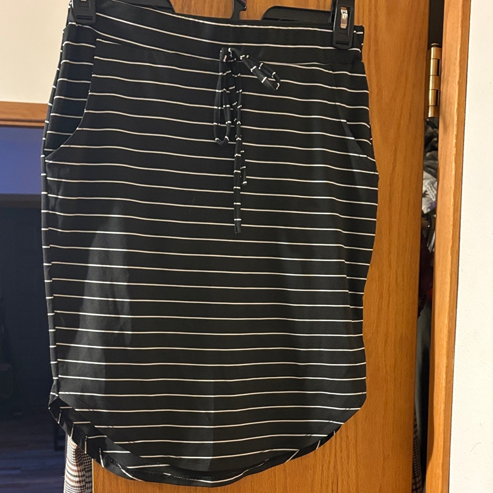 SHEIN Black and White Striped Pencil Skirt
